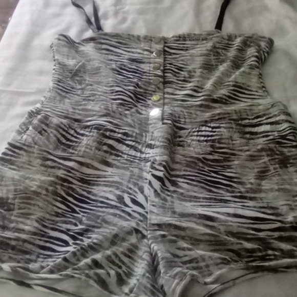 Clothes - Picture 3 of 3